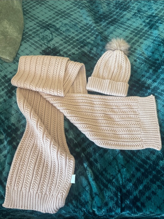 Accessories - Knit Beanie and Scarf Set in Light Beige